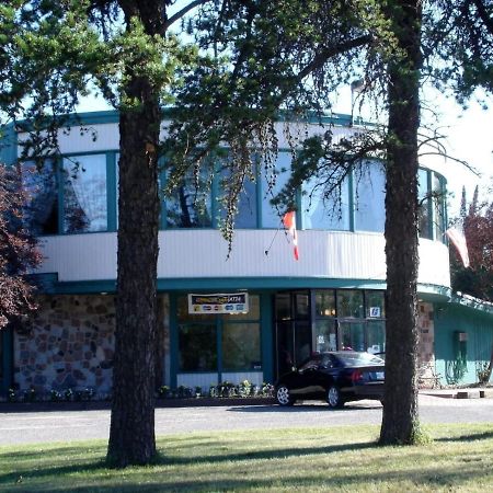 Falcon Lake Hotel Екстериор снимка