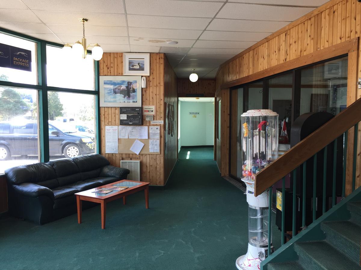 Falcon Lake Hotel Екстериор снимка