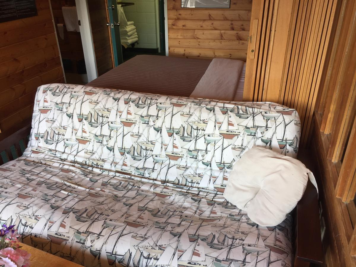 Falcon Lake Hotel Екстериор снимка