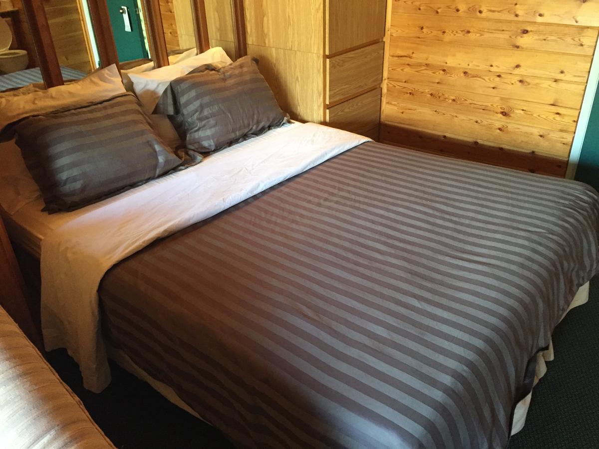 Falcon Lake Hotel Екстериор снимка