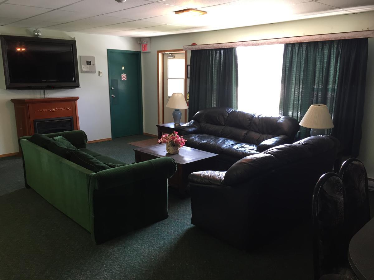 Falcon Lake Hotel Екстериор снимка