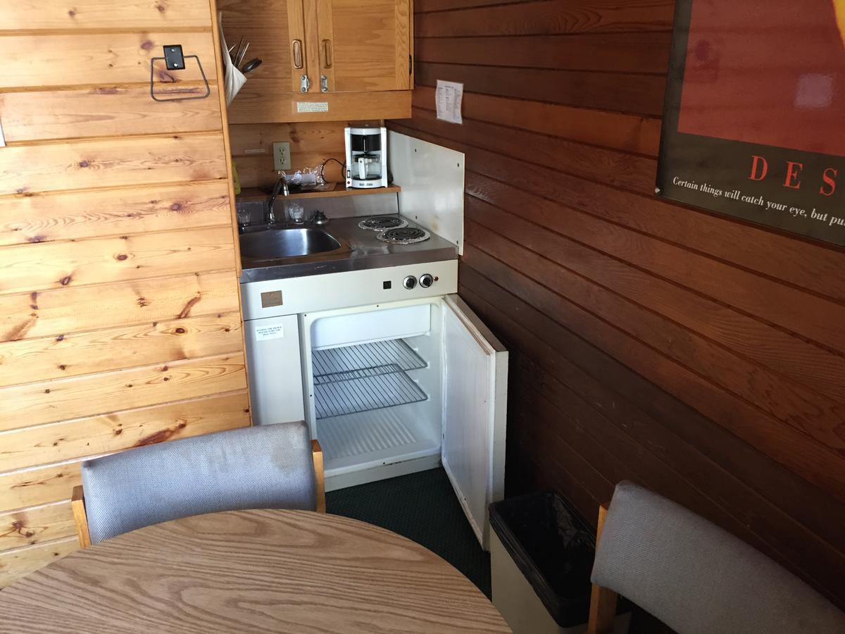 Falcon Lake Hotel Екстериор снимка