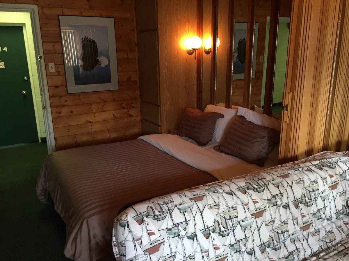 Falcon Lake Hotel Екстериор снимка