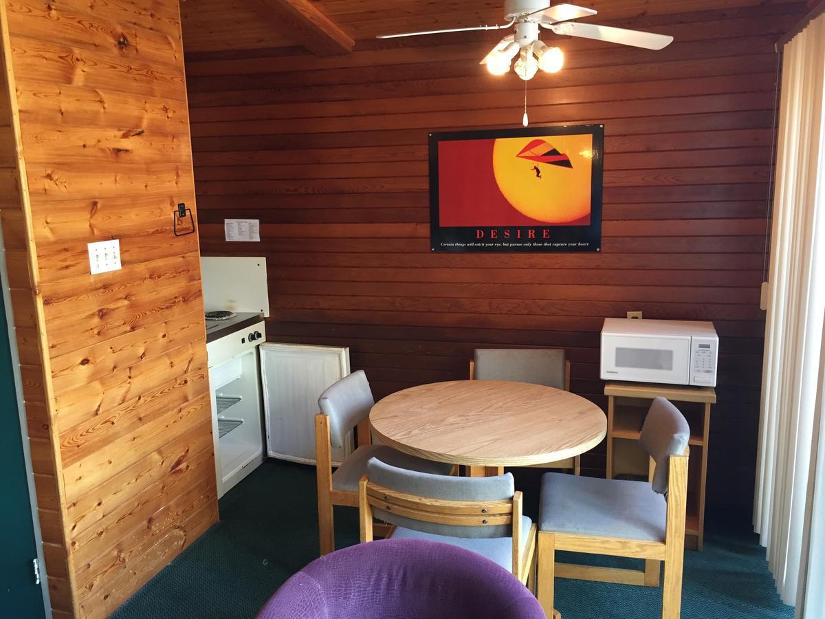 Falcon Lake Hotel Екстериор снимка