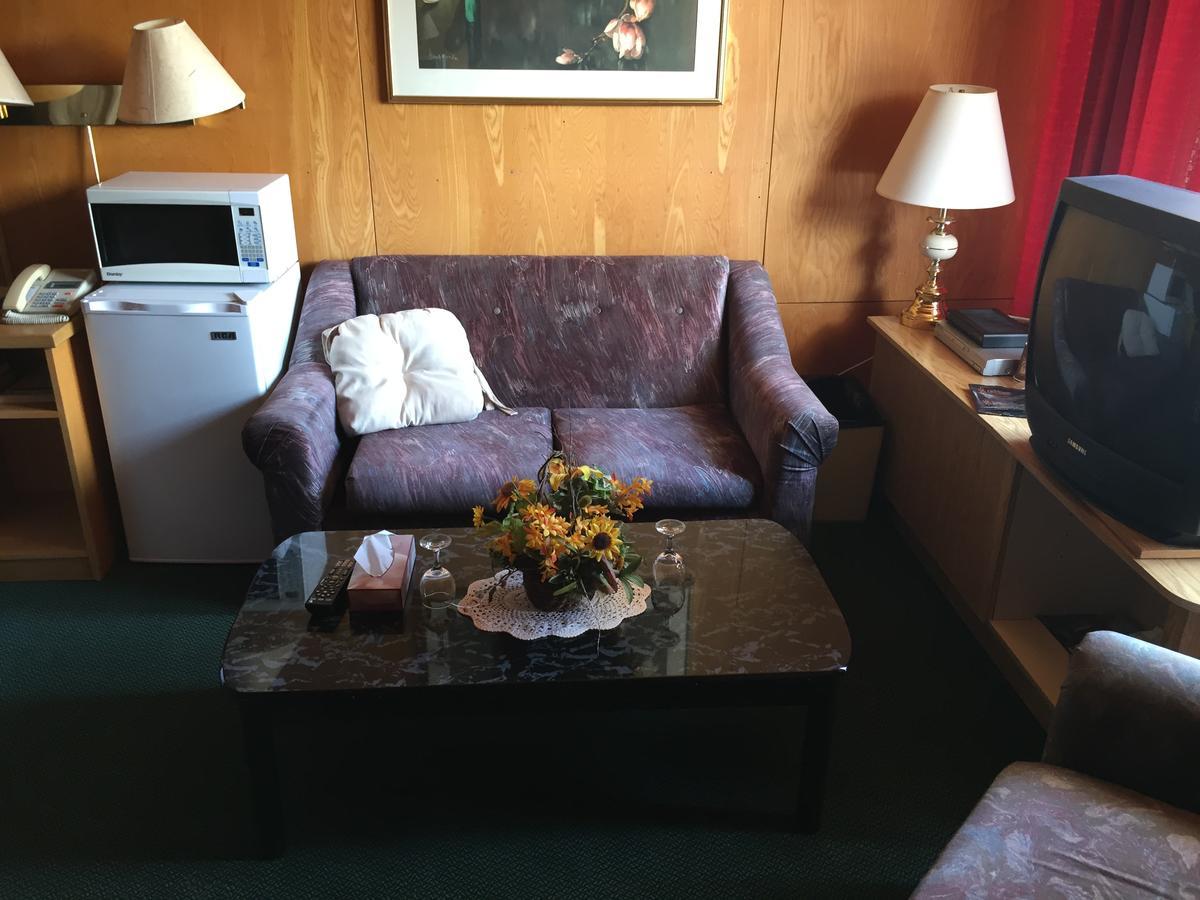 Falcon Lake Hotel Екстериор снимка