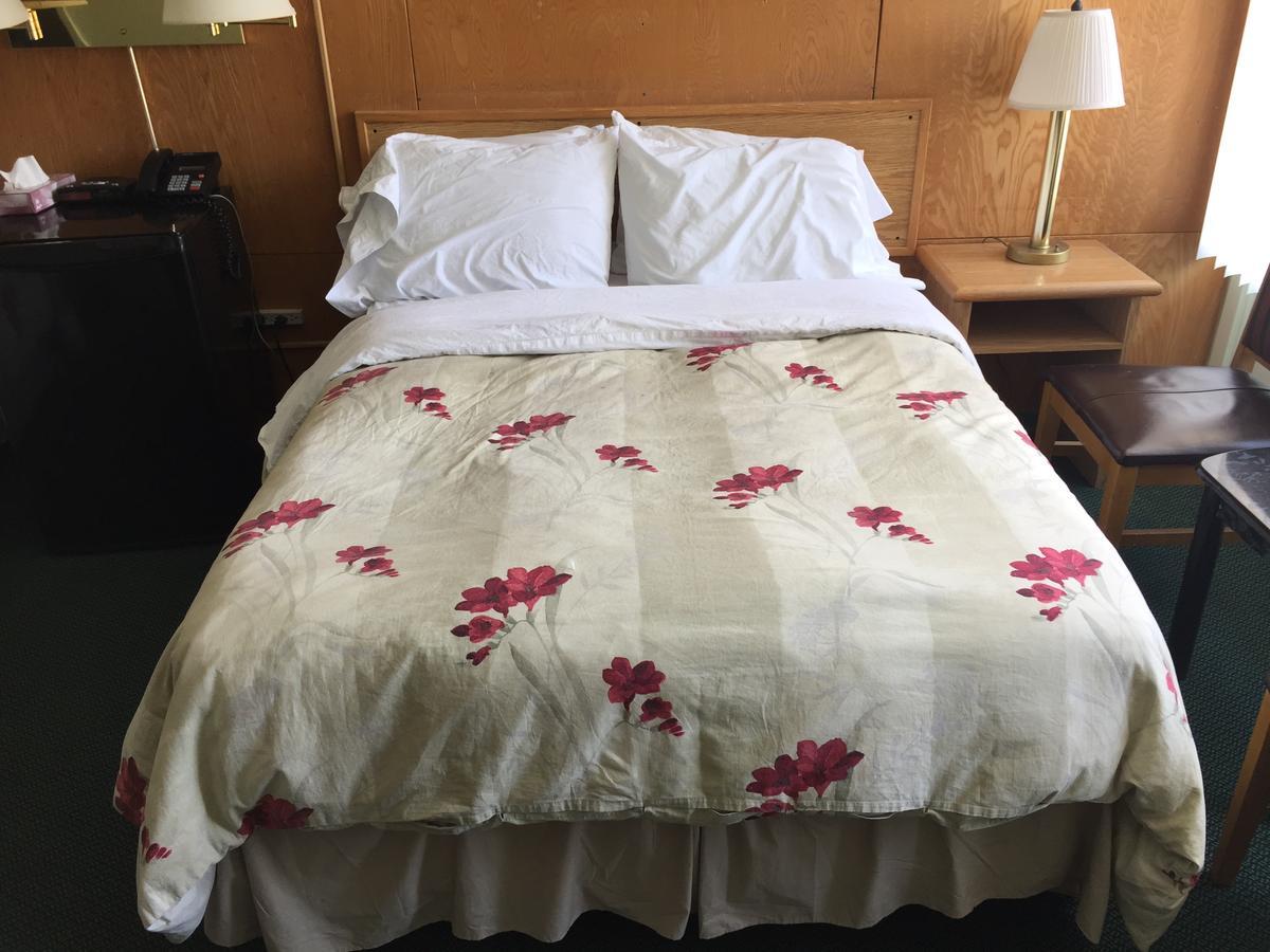 Falcon Lake Hotel Екстериор снимка