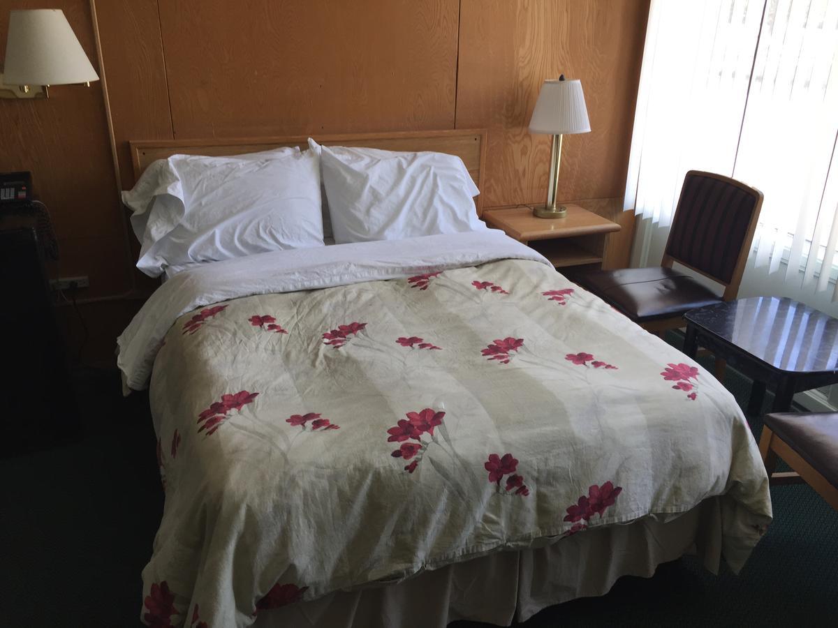 Falcon Lake Hotel Екстериор снимка