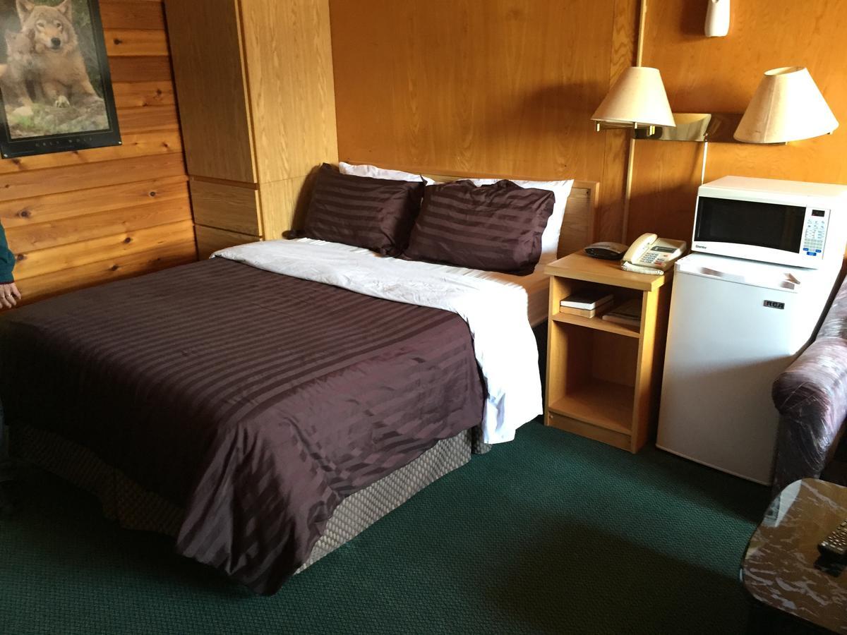 Falcon Lake Hotel Екстериор снимка