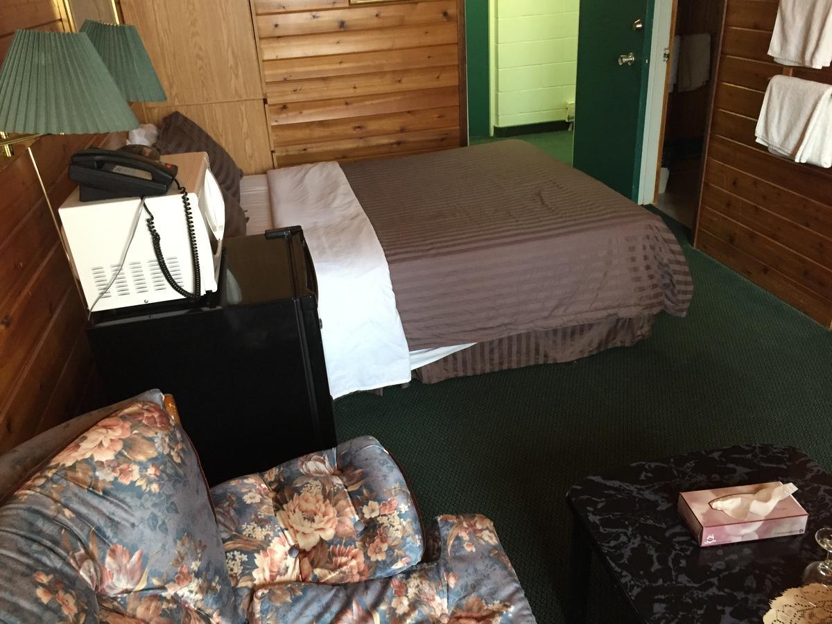 Falcon Lake Hotel Екстериор снимка