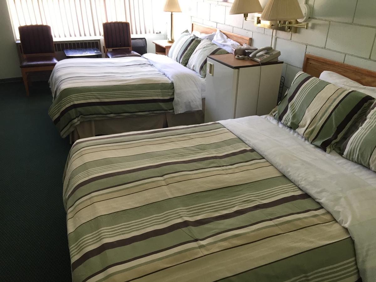 Falcon Lake Hotel Екстериор снимка