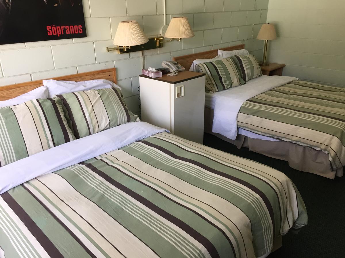 Falcon Lake Hotel Екстериор снимка
