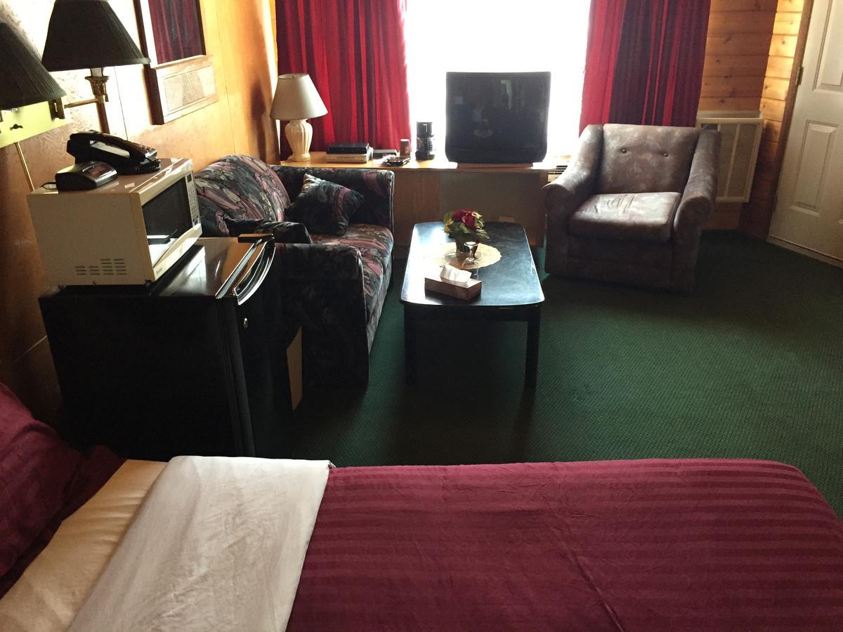 Falcon Lake Hotel Екстериор снимка