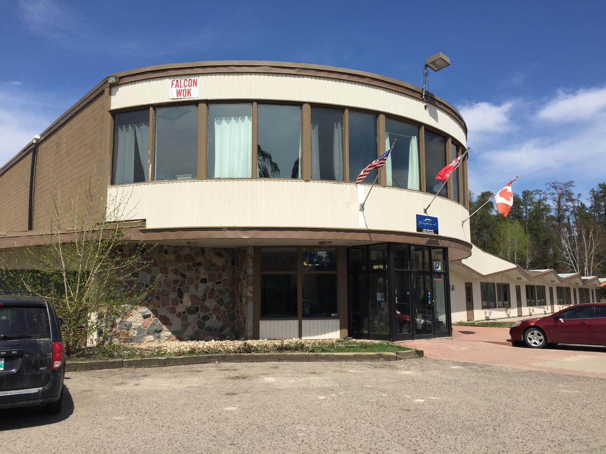 Falcon Lake Hotel Екстериор снимка