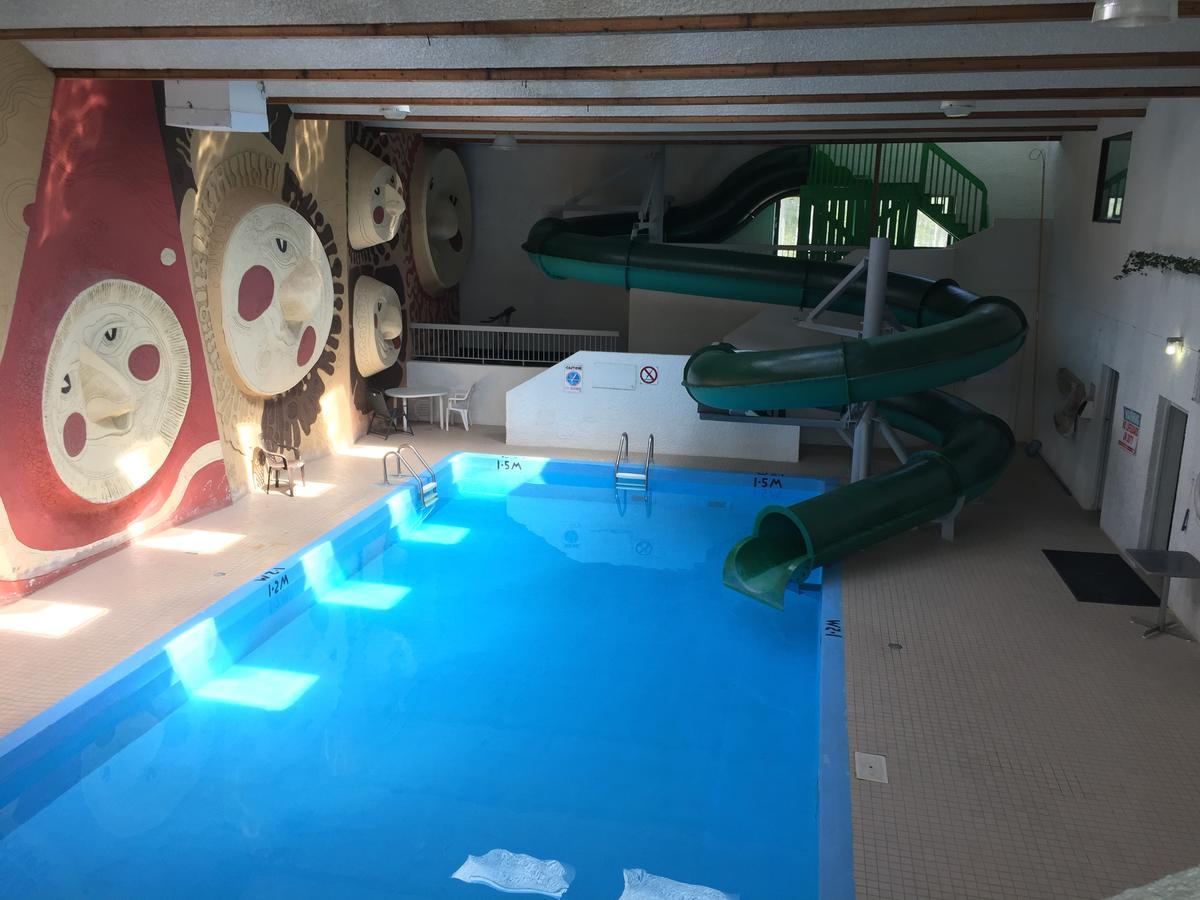 Falcon Lake Hotel Екстериор снимка