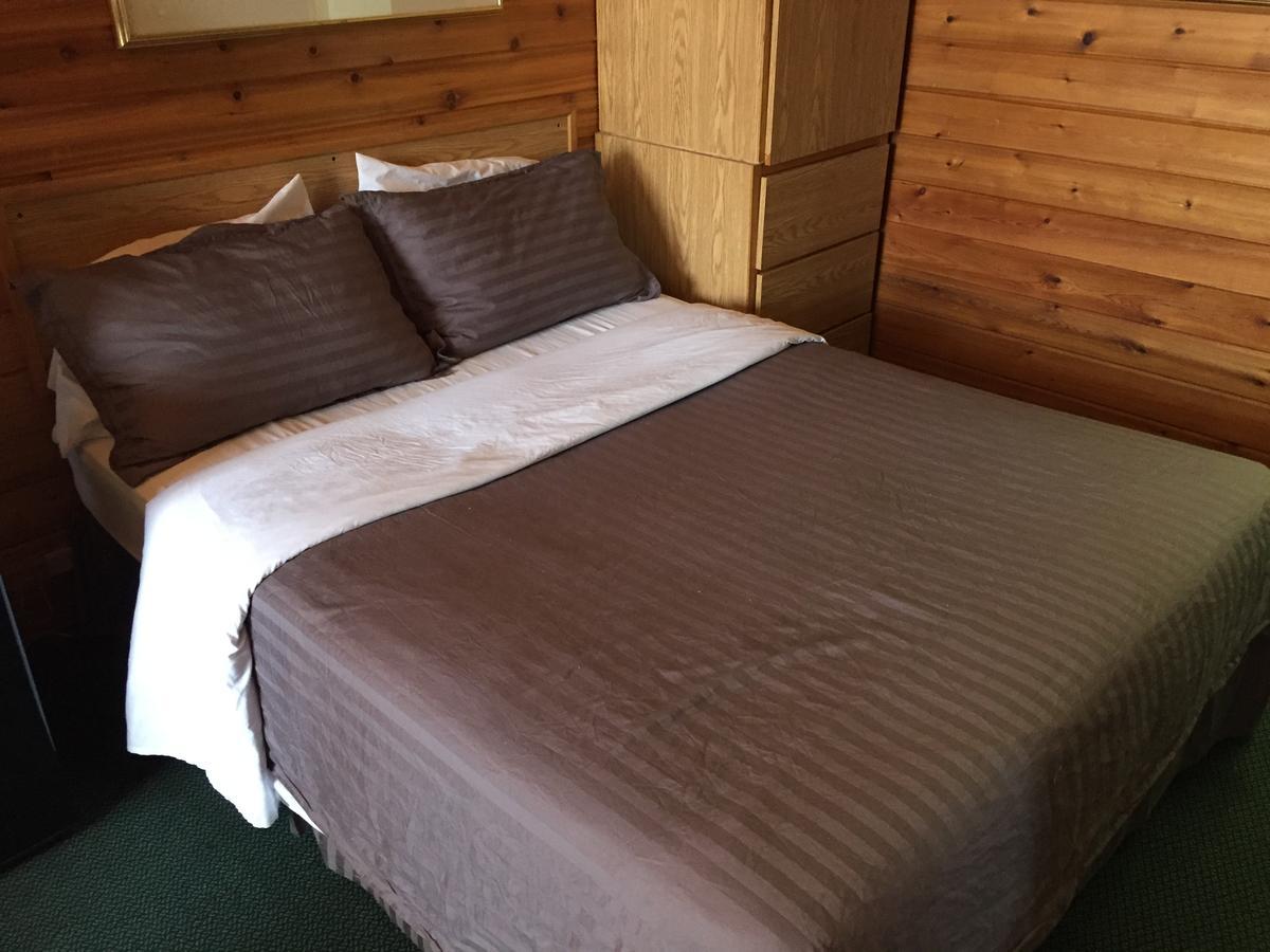 Falcon Lake Hotel Екстериор снимка
