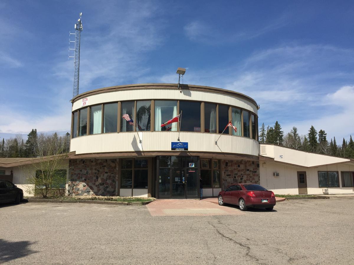 Falcon Lake Hotel Екстериор снимка