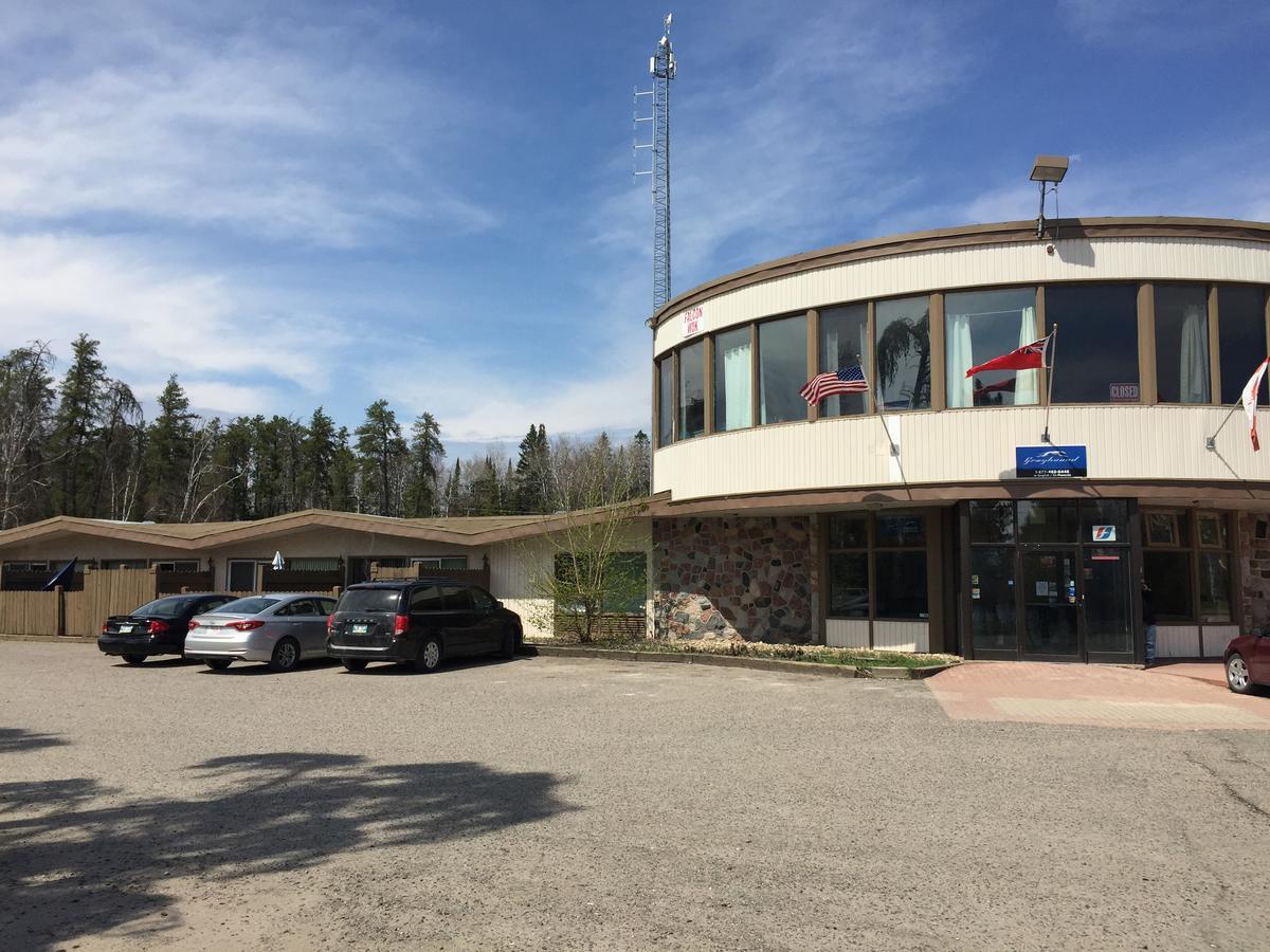 Falcon Lake Hotel Екстериор снимка