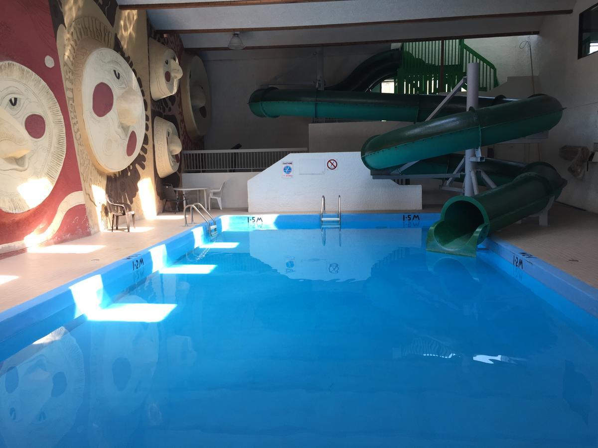 Falcon Lake Hotel Екстериор снимка
